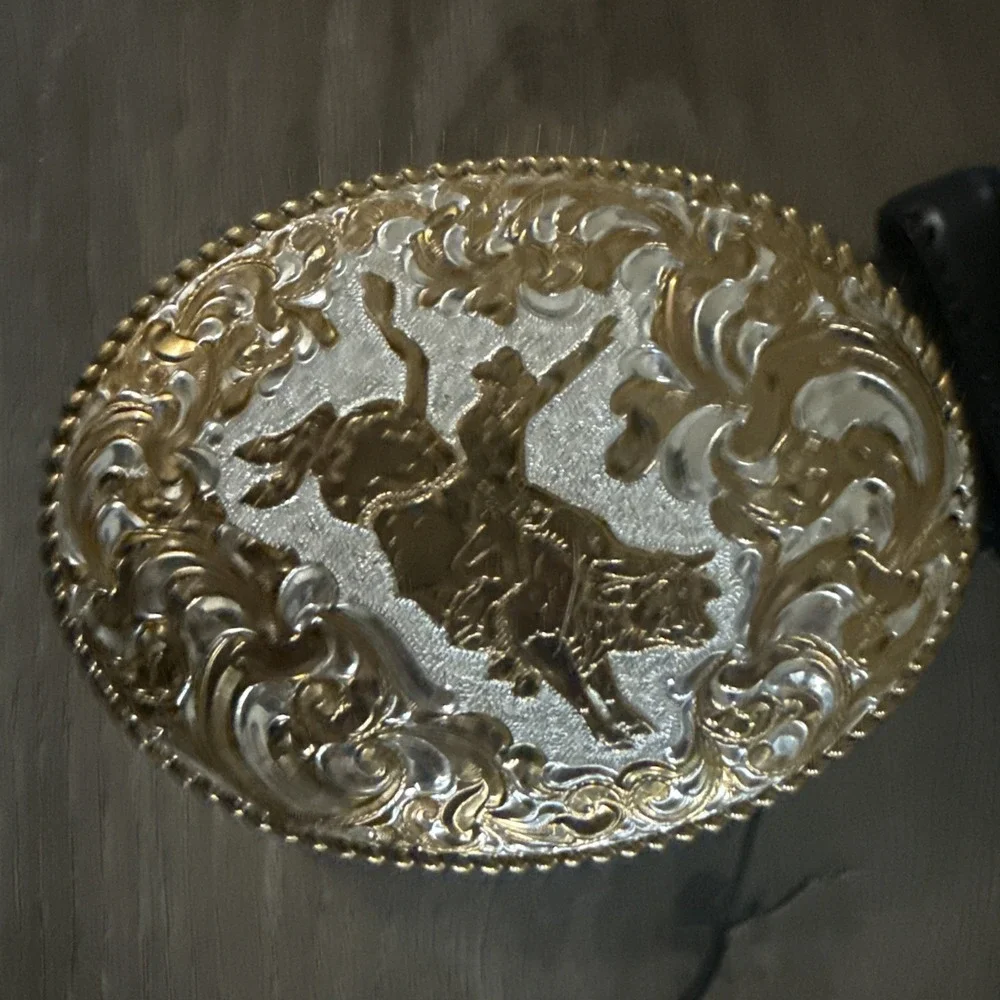 Rodeo‎ Cowboy Bull Rider Crumrine Belt Buckle W/Justin's Barbwire Belt 36